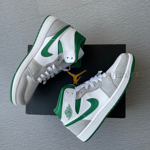 💚🤍Air Jordan 1 Mid Pine Green Smoke Grey🤍💚 - Picture 4 of 5